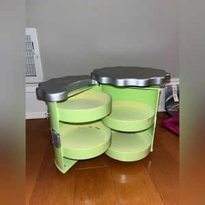 Salon Station American Girl